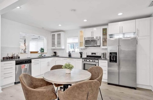 Hollywood Lakes House | Gorgeous & Central Heated Pool/Close to Beach