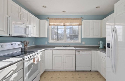 Old Orchard Beach Apartment | Gorgeous Downtown Townhome - Walk to Beach