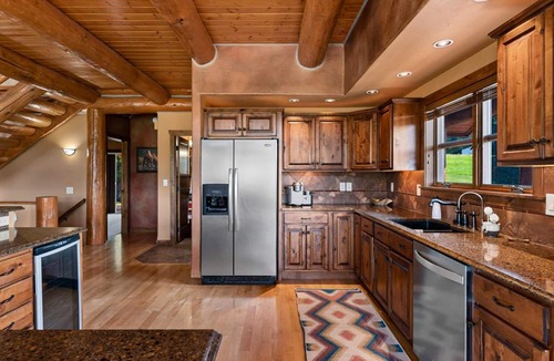 Sturgis Cabin | Gorgeous lodge with mountain views, fireplace, game room, hot tub & grill