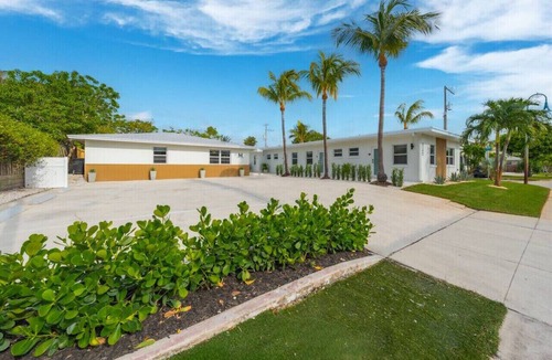 Mango Groves Apartment | Gorgeous & Modern 2BR Near the beach! - Villa 3