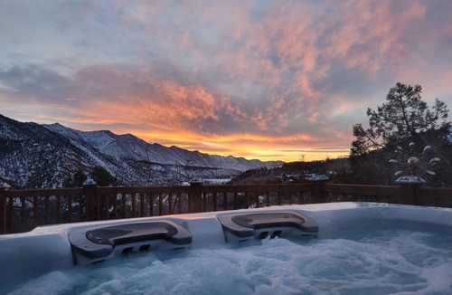 Glenwood Springs Cabin | Gorgeous views and hot tub in 1-bedroom cabin located in Glenwood Springs