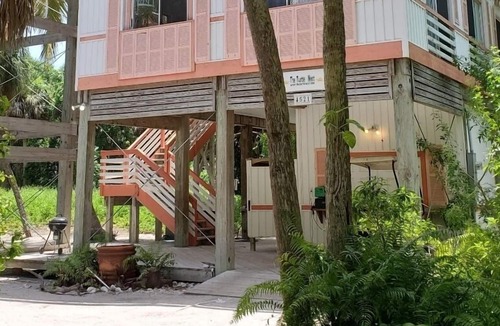 Jose's Hideaway House | Gorgeously-appointed 4-bedroom beach home steps away from pristine beaches.