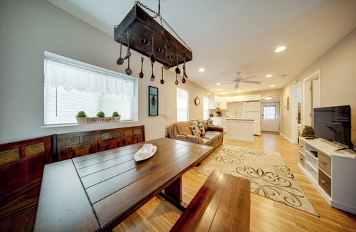 Geneva-on-the-Lake Cottage | Gotl Strip Cottage, Walk to the Beach