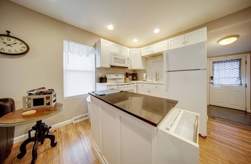 Geneva-on-the-Lake Cottage | Gotl Strip Cottage, Walk to the Beach
