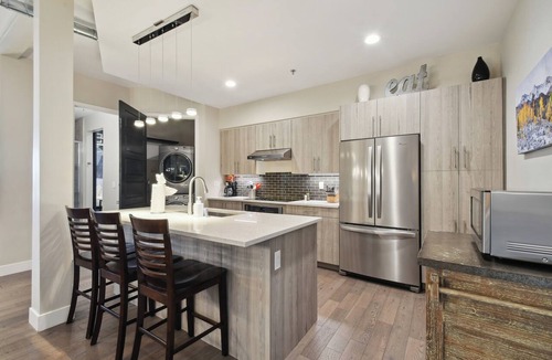 River North Art District Condo | Graffiti & Skyline | Luxury Corner RiNo Loft | Dog-Friendly & City Views