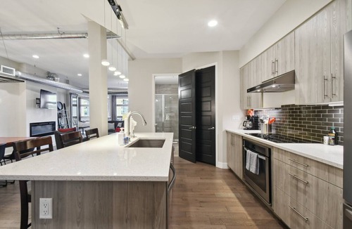 River North Art District Condo | Graffiti & Skyline | Luxury Corner RiNo Loft | Dog-Friendly & City Views