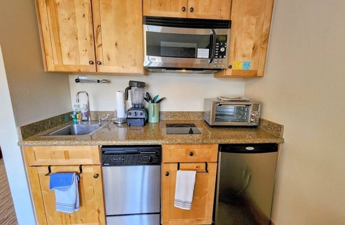 Mount Crested Butte Hotel | Grand Lodge Hotel | 1 Bedroom | Walk to the Lifts | Outdoor Pool & Hot Tub | Gym