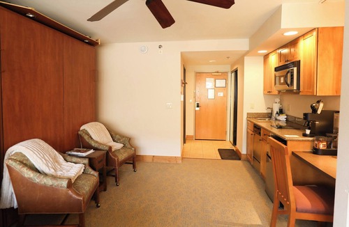 Crested Butte Hotel | Grand Lodge Hotel | 1 Bedroom | Walk to the Lifts | Outdoor Pool & Hot Tub