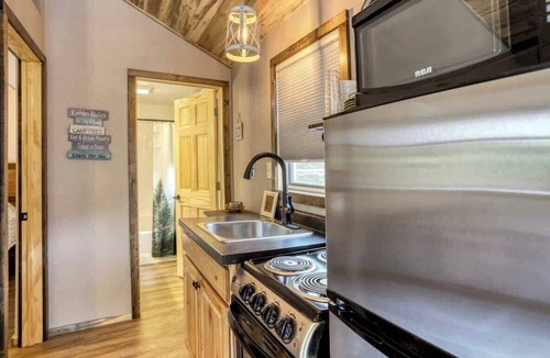 Keystone Cabin | Granite Peak. Near Mt-Rushmore National Memorial