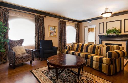 Moose Jaw Hotel | Grant Hall Hotel
