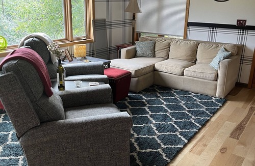 Spearfish Apartment | Great furnished aprtmnt! Beautiful view! Med lngth stay possible thru May 2024