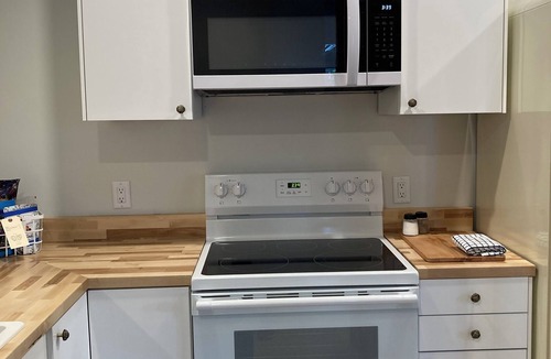 New Castle Apartment | Great Island Inn - 2BR Penthouse Apartment - Harbor View