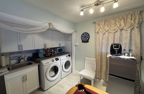 BallenIsles Apartment | GREAT LOCATION CLOSE TO BALL PARKS , BEACHES .