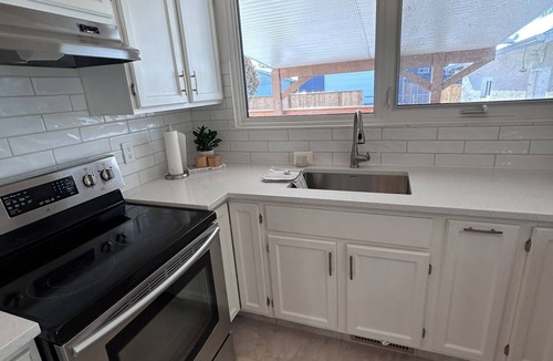 Red Deer House | Great Location-Family Sized House with Yard!