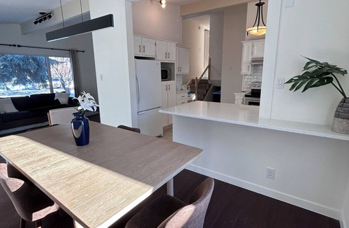 Red Deer House | Great Location-Family Sized House with Yard!