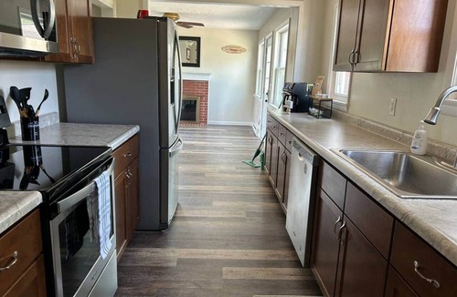 Vermilion House | Great Location for Boaters, Beach, Shopping, Festivals