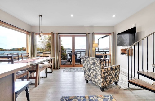Malletts Bay House | Green Mountain Vermont