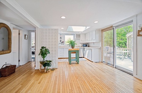 Newbury House | Greenery & Waves Walk to Beach Deck