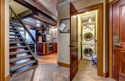 Upper Village House | Greystone Lodge 320 Ski-in Out