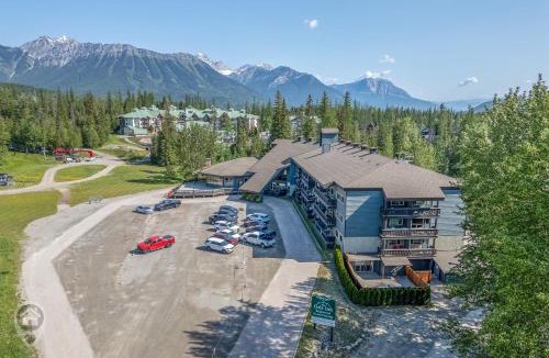 East Kootenay Apartment | Griz Inn by StayIn