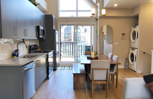 Canmore House | Grizzly Meadows - 3BR Townhome - Mountain View's ⛷AC ⛷Pool/Hot Tub ⛷Parking
