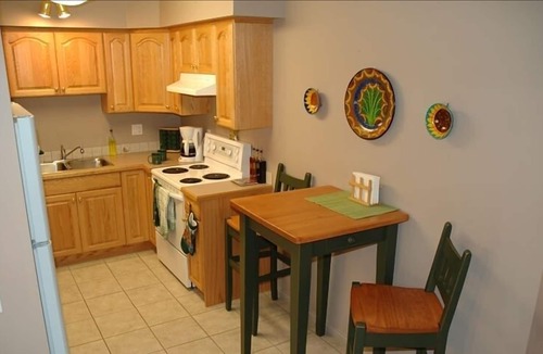 Okanagan-Similkameen Condo | Ground floor Luxury Condo on Skaha Lake with POOL (Penticton)