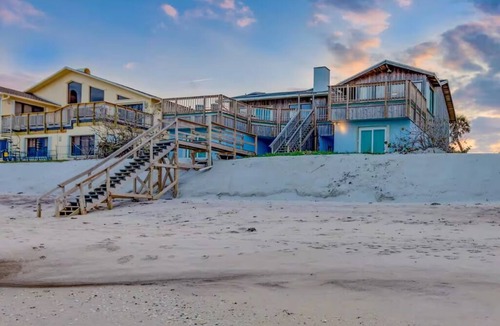 Floridana Beach House | Ground Floor Direct Oceanfront House W/Private Patio and Steps to Beach Access 🌊