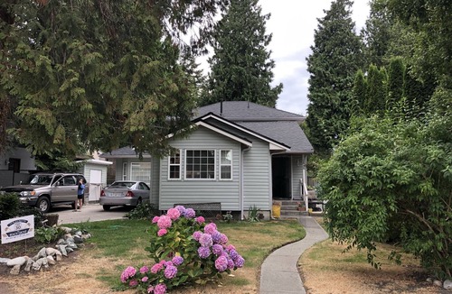 Delta House | Grove Getaway - 2 mins from the beach in quiet neighborhood