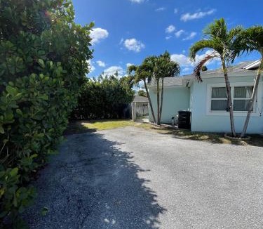 Country Club Park Apartment | Guest Haven in West Palm Beach