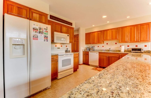 Carroll House | H4 Bretton Woods condo-AC, Hot Tub, near skiing & Mt Wash Hotel, ski slopes views, dog friendly!