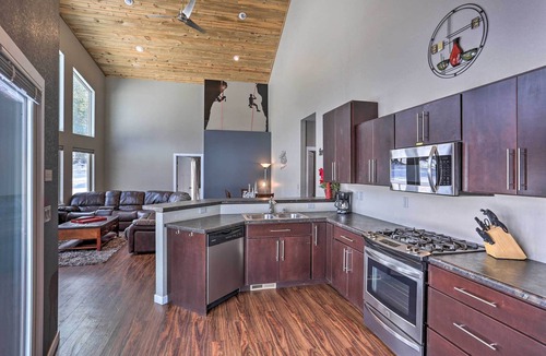 Rapid City Cabin | 'Hakuna Matata Cabin' - 11 Mi to Mt Rushmore!