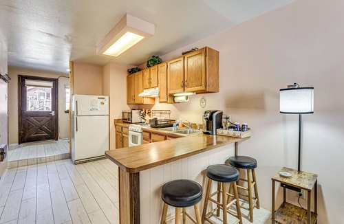 Red River Apartment | < Half-mi to Red River Ski Area: Townhome w/Patio