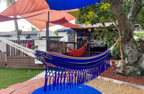 Little Ranches House | Hammocks & mini-golf! 10 mins from Beach!