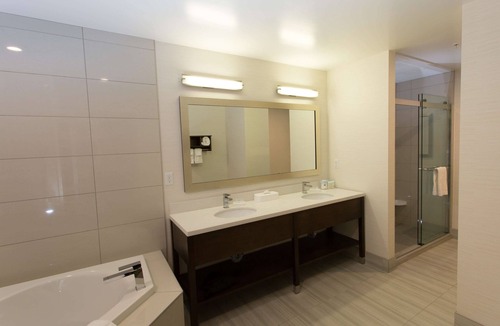 County of Vermilion River Hotel | Hampton Inn by Hilton Lloydminster
