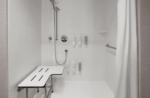 Brooklyn Hotel | Hampton Inn Cleveland Airport - Tiedeman Road