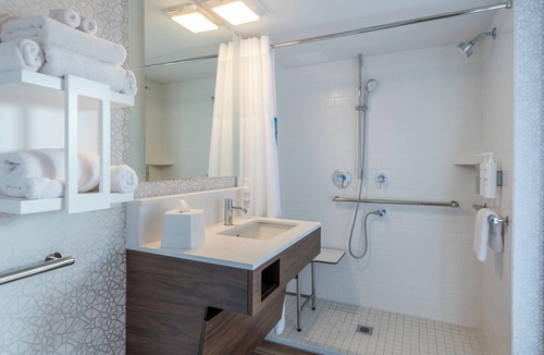 Manchester Hotel | Hampton Inn Manchester Downtown