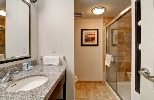 Red Deer Hotel | Hampton Inn & Suites by Hilton Red Deer