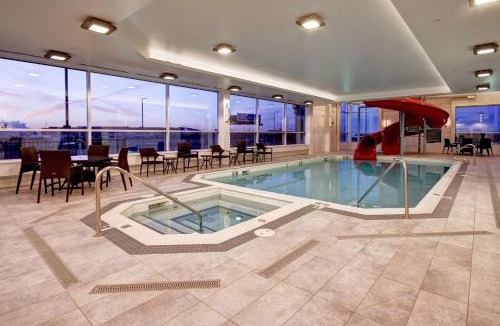 Medicine Hat Hotel | Hampton Inn & Suites - Medicine Hat