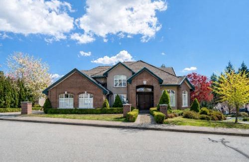 Westwood Plateau Bed & Breakfast | Hampton Luxe House