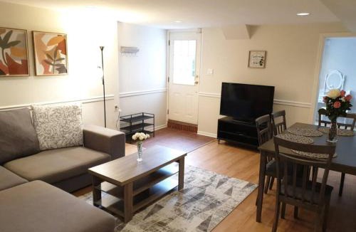 Hollyburn Apartment | Happy, Cozy, Fun, Loving suite in West Vancouver