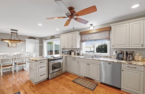Laconia House | Happy Hours on Lake Winnisquam