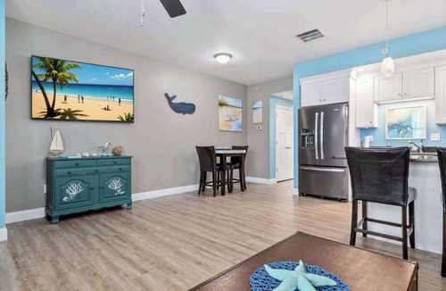 Hampton Condo | Harbor Hideaway | Steps To Beach | Elevator