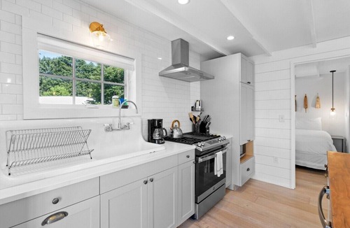 Rockland House | Harborside Cottage, walk to downtown