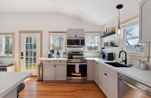 Hampton House | Harley's House |Minutes to Beach |Newly Renovated
