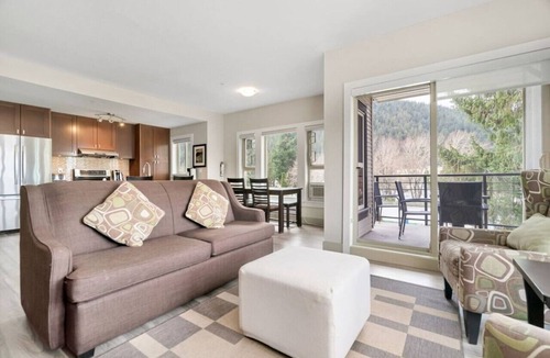 Harrison Hot Springs Apartment | Harmony Haven 2BR Lakefront Lux Escape!