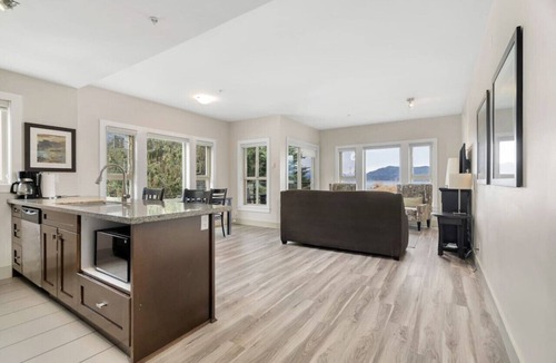 Harrison Hot Springs Apartment | Harmony Haven 2BR Lakefront Lux Escape!