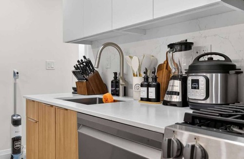Mid-Cambridge Apartment | Harvard MIT Lux | Game Room + Parking + Subway