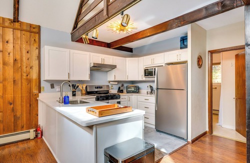 Woodsville Cottage | Haverhill Mtn Retreat w/Deck: Hike, Ski & Relax