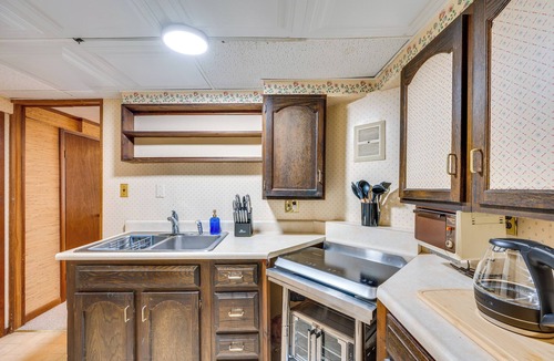 Woodsville Cottage | Haverhill Mtn Retreat w/Deck: Hike, Ski & Relax