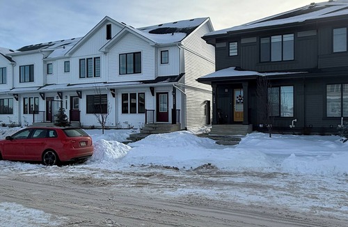 Southwest Edmonton House | Haverim’s Cozy and Neat Basement in Keswick